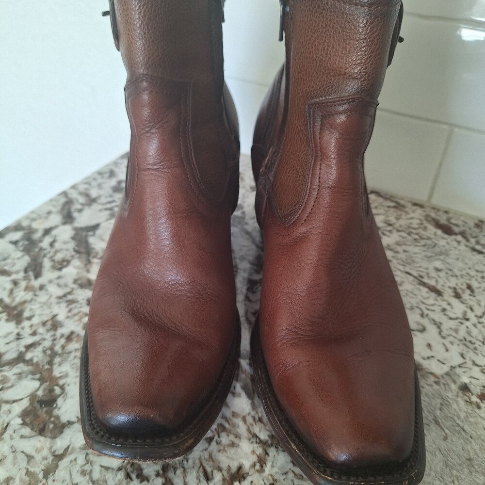 Brown leather cowboy boots size 9.5 (25.5)